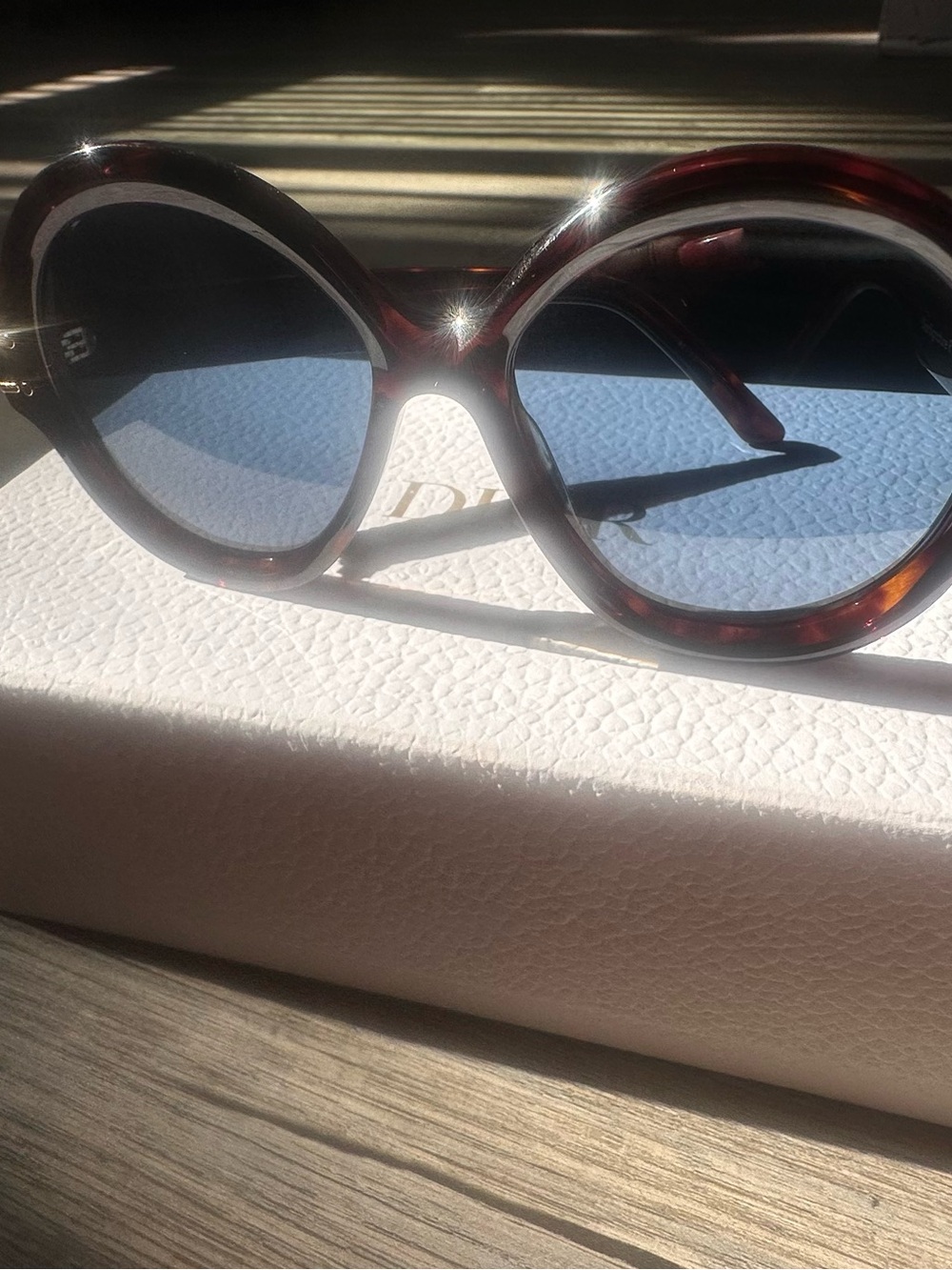 Tortoiseshell Round Women's Sunglasses - Fashion Accessory